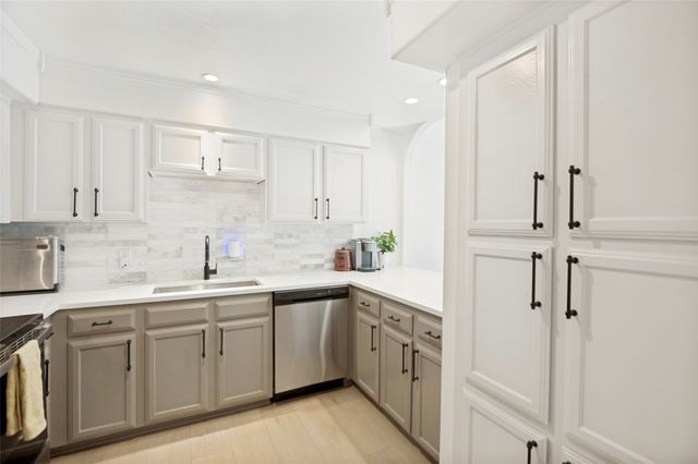 2716 Meadowstone Court, Carrollton, TX 75006