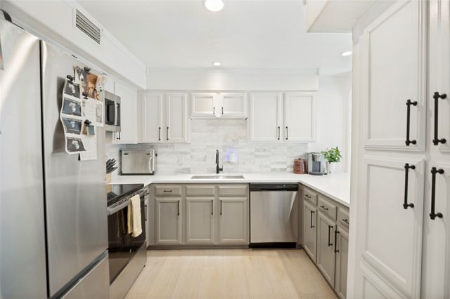 2716 Meadowstone Court, Carrollton, TX 75006