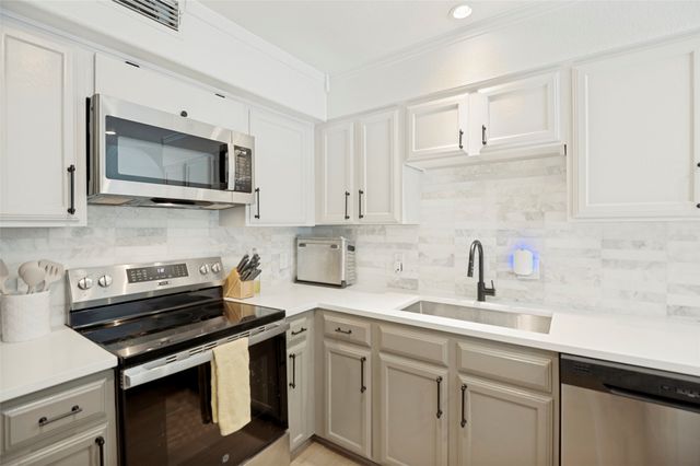 2716 Meadowstone Court, Carrollton, TX 75006