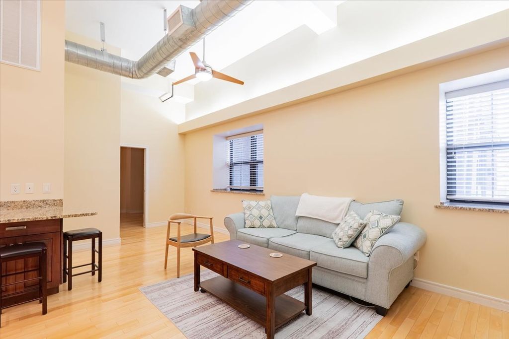 212 N Center Street 104, Bloomington, IL 61701