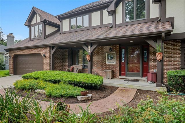 808 Lyndhurst Court, Naperville, IL 60563