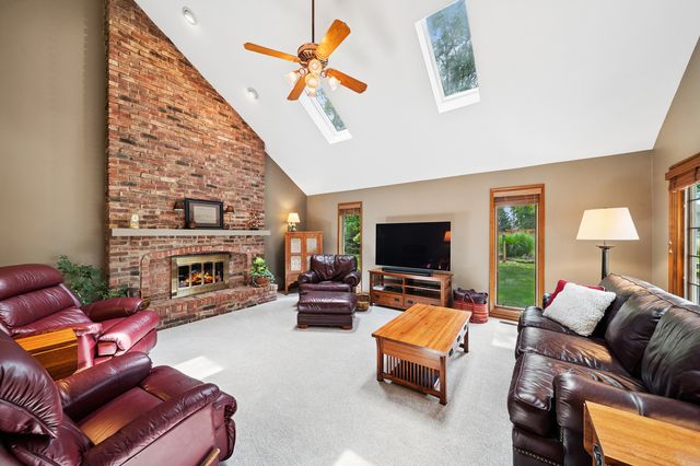 808 Lyndhurst Court, Naperville, IL 60563