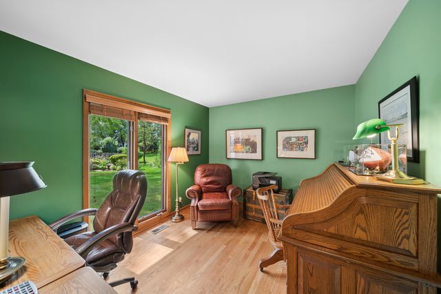808 Lyndhurst Court, Naperville, IL 60563