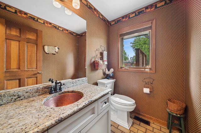 808 Lyndhurst Court, Naperville, IL 60563