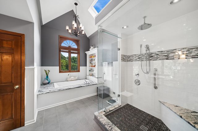 808 Lyndhurst Court, Naperville, IL 60563