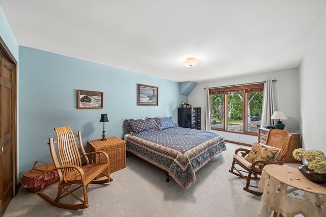 808 Lyndhurst Court, Naperville, IL 60563