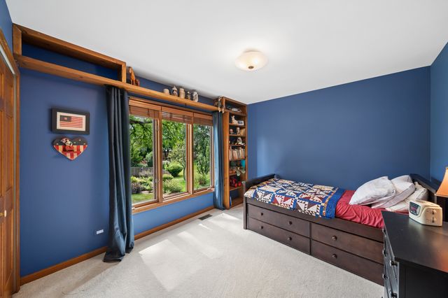 808 Lyndhurst Court, Naperville, IL 60563