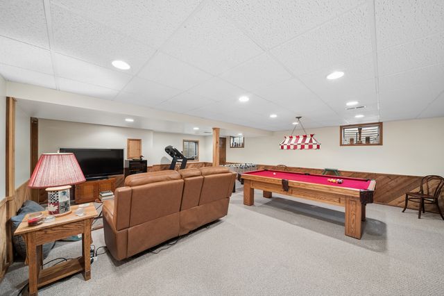 808 Lyndhurst Court, Naperville, IL 60563