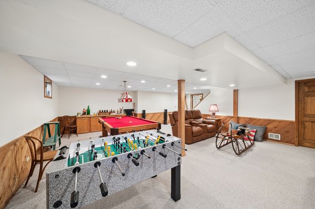 808 Lyndhurst Court, Naperville, IL 60563