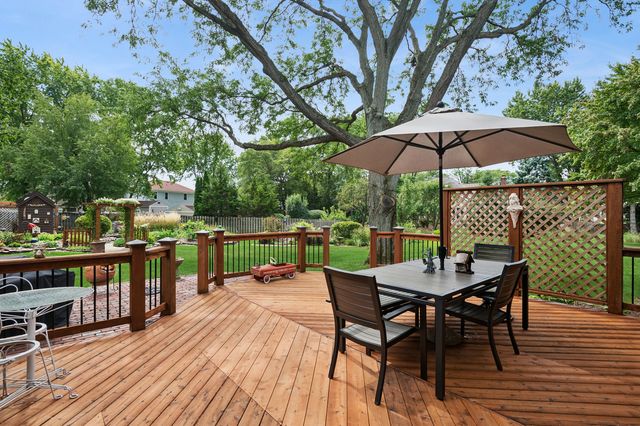 808 Lyndhurst Court, Naperville, IL 60563