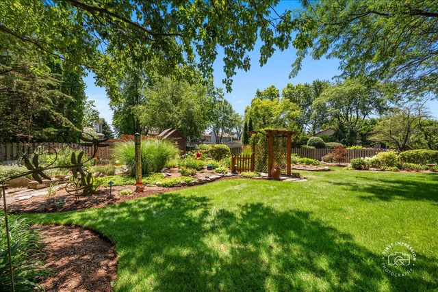 808 Lyndhurst Court, Naperville, IL 60563