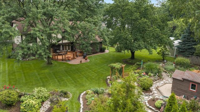 808 Lyndhurst Court, Naperville, IL 60563