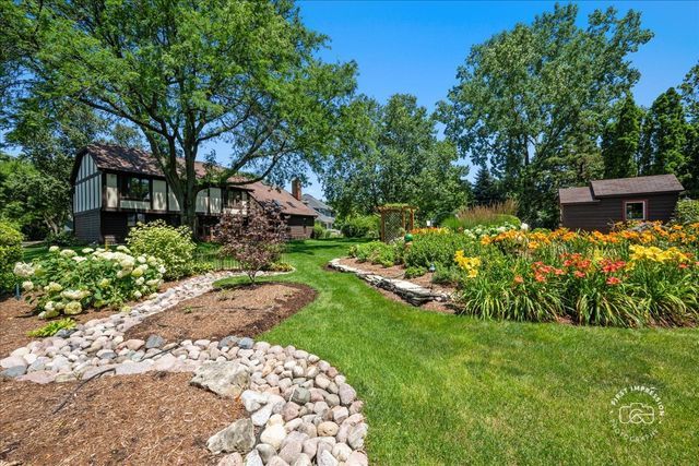 808 Lyndhurst Court, Naperville, IL 60563