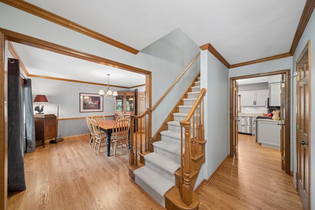 808 Lyndhurst Court, Naperville, IL 60563