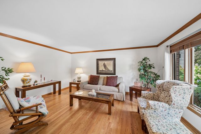 808 Lyndhurst Court, Naperville, IL 60563
