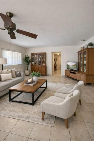 31 SE 7th St, Dania Beach, FL 33004