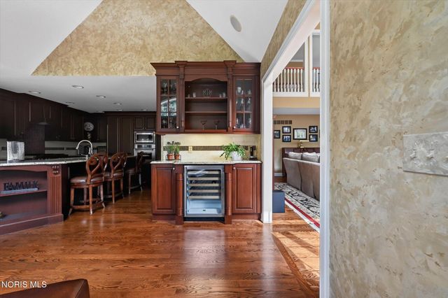 558 Laguna Point, Holland, OH 43528