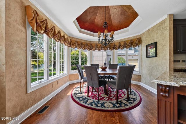 558 Laguna Point, Holland, OH 43528