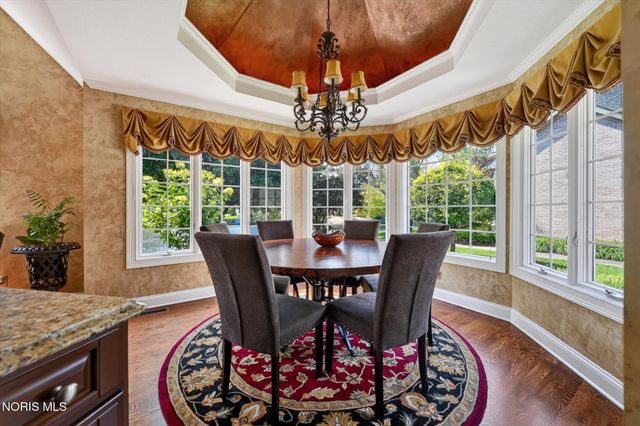 558 Laguna Point, Holland, OH 43528
