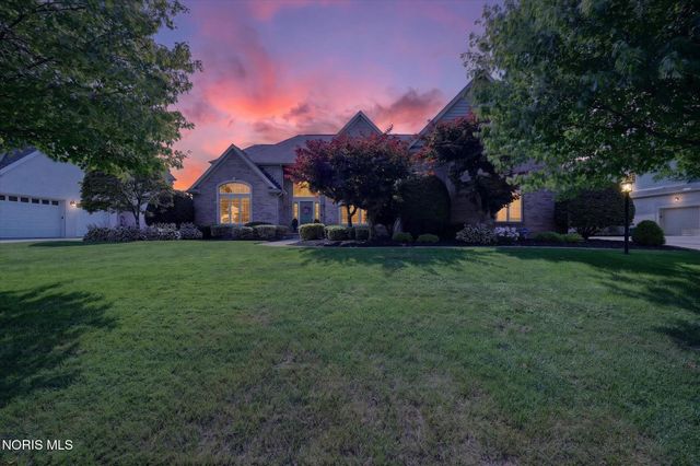558 Laguna Point, Holland, OH 43528