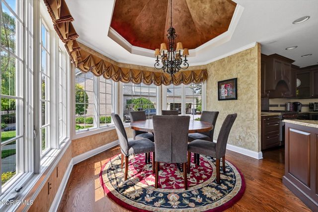 558 Laguna Point, Holland, OH 43528