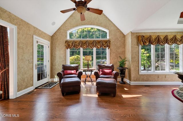 558 Laguna Point, Holland, OH 43528