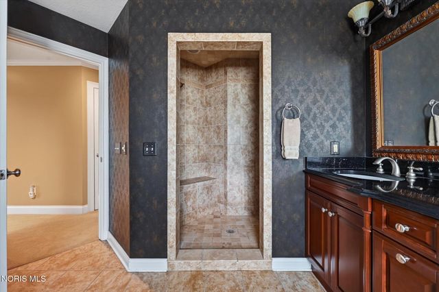 558 Laguna Point, Holland, OH 43528