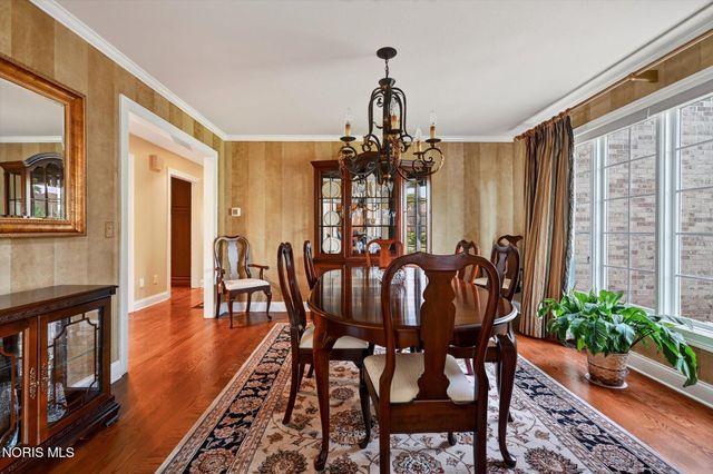 558 Laguna Point, Holland, OH 43528