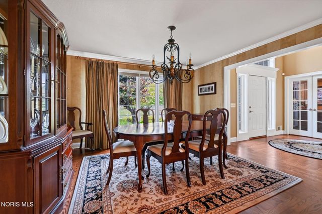 558 Laguna Point, Holland, OH 43528