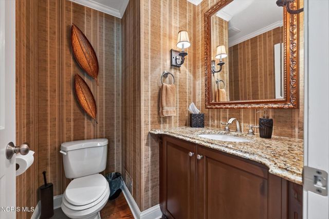 558 Laguna Point, Holland, OH 43528