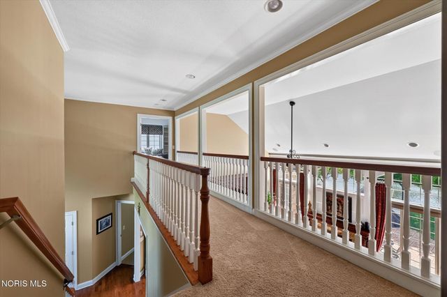 558 Laguna Point, Holland, OH 43528