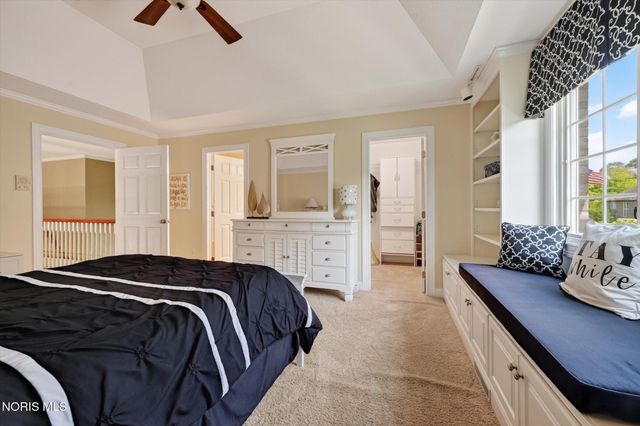 558 Laguna Point, Holland, OH 43528