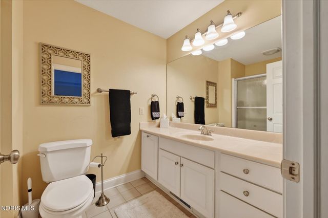 558 Laguna Point, Holland, OH 43528