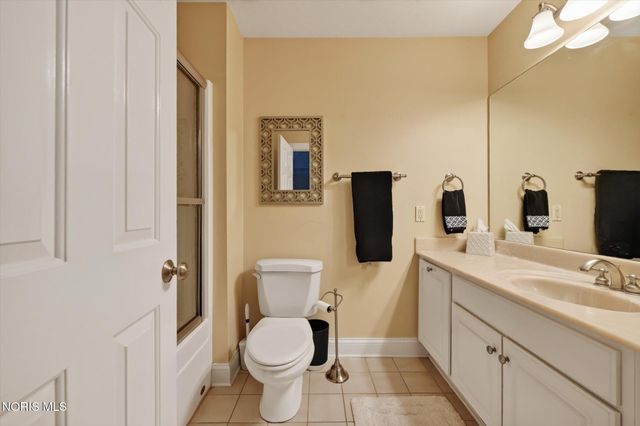 558 Laguna Point, Holland, OH 43528