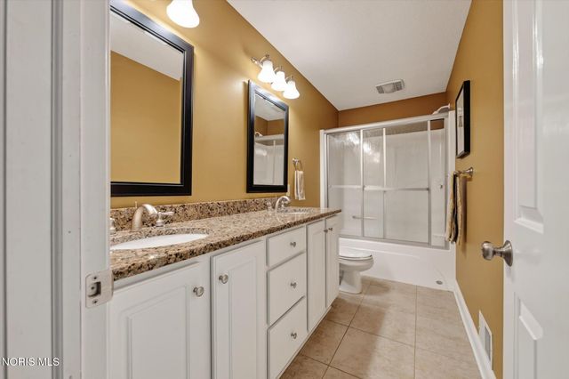 558 Laguna Point, Holland, OH 43528