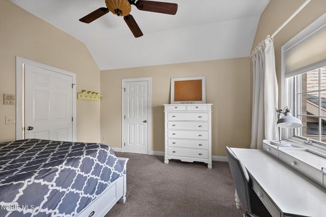 558 Laguna Point, Holland, OH 43528