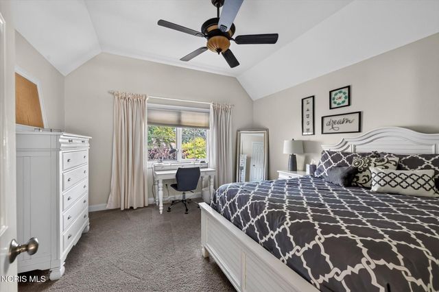558 Laguna Point, Holland, OH 43528