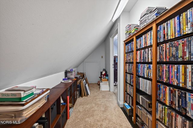 558 Laguna Point, Holland, OH 43528