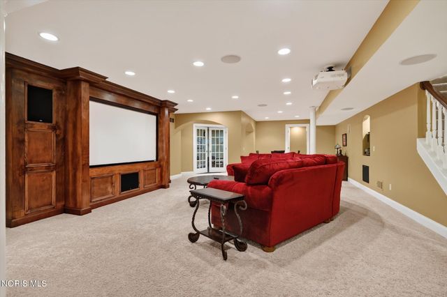 558 Laguna Point, Holland, OH 43528