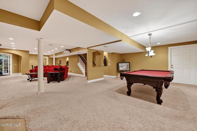 558 Laguna Point, Holland, OH 43528