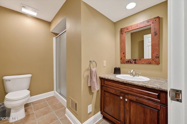 558 Laguna Point, Holland, OH 43528