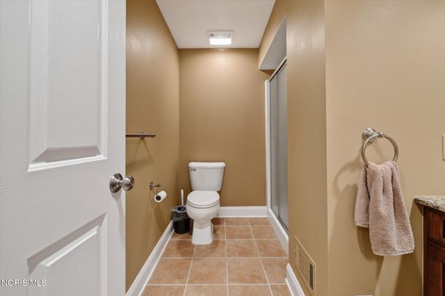 558 Laguna Point, Holland, OH 43528