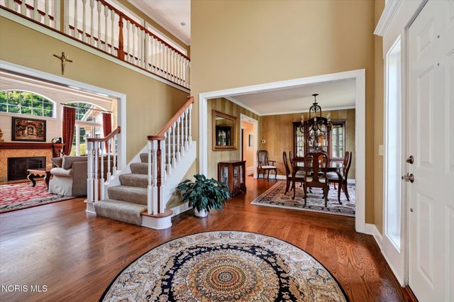 558 Laguna Point, Holland, OH 43528