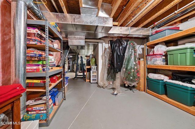 558 Laguna Point, Holland, OH 43528