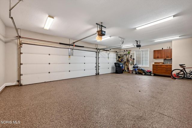 558 Laguna Point, Holland, OH 43528