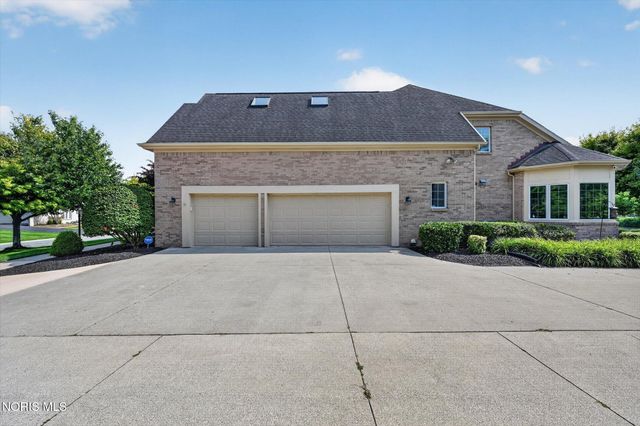 558 Laguna Point, Holland, OH 43528