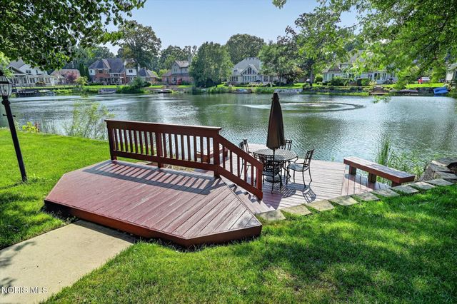 558 Laguna Point, Holland, OH 43528