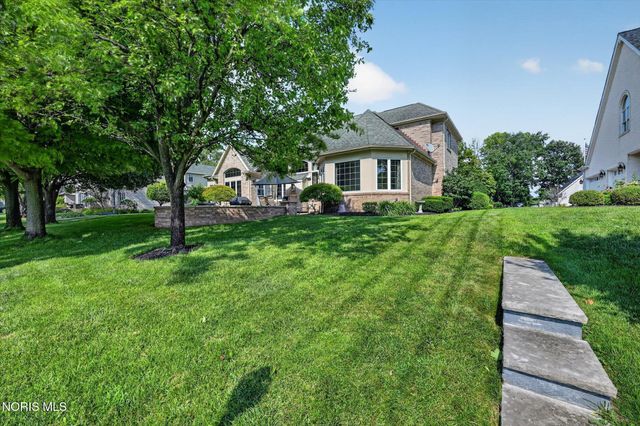 558 Laguna Point, Holland, OH 43528