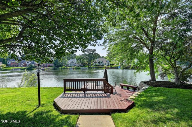 558 Laguna Point, Holland, OH 43528