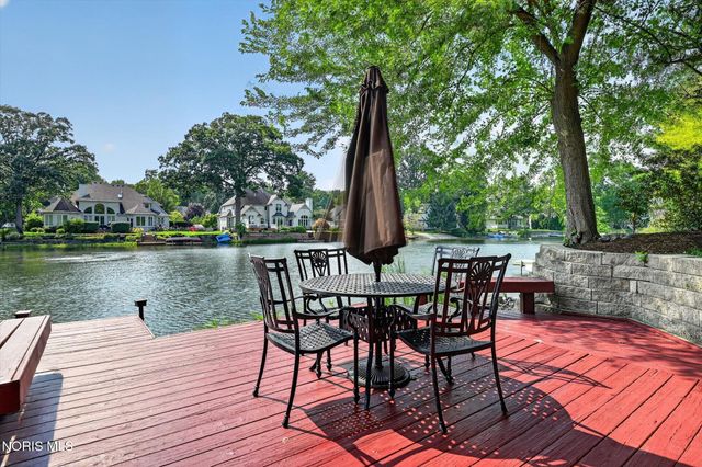 558 Laguna Point, Holland, OH 43528